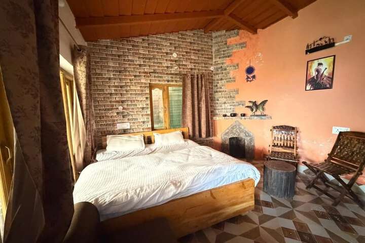 Room 2 of 25