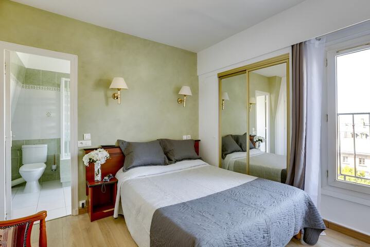 Room 7 of 25