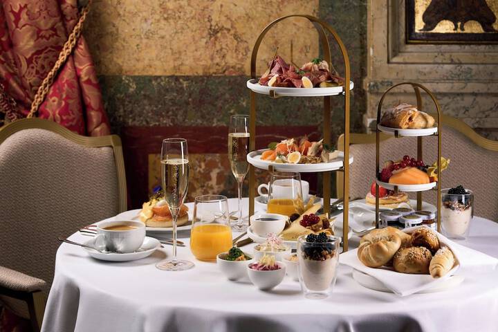 Breakfast/Coffee Service 147 of 238