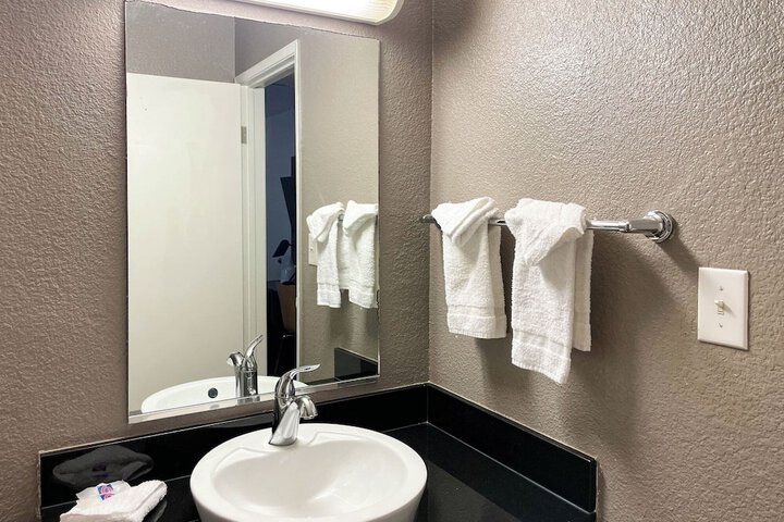 Room 26 of 35