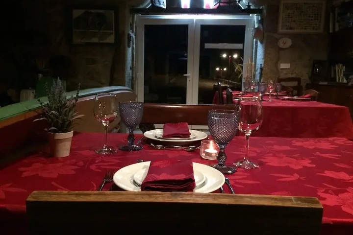 Dining 19 of 24