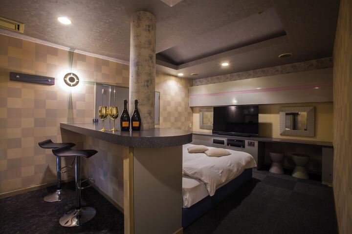 Room 3 of 3