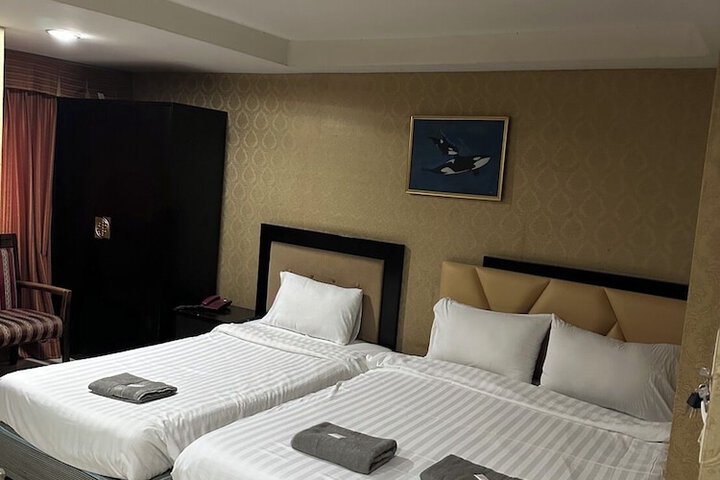 Room 17 of 27