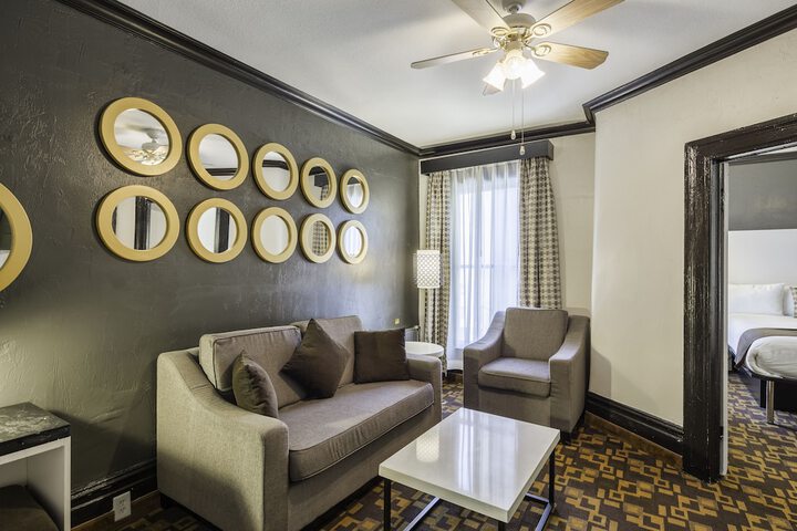 Room 22 of 42