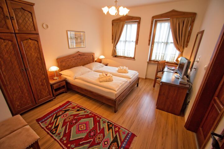 Room 11 of 29