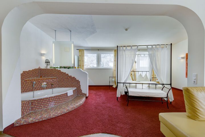 Room 8 of 82