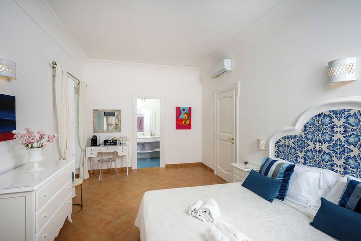 Room 54 of 221