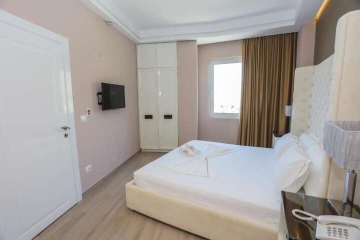 Room 28 of 89