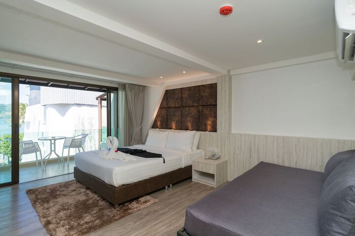 Room 47 of 102