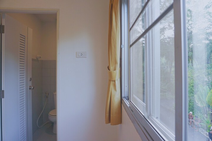 Room 9 of 98