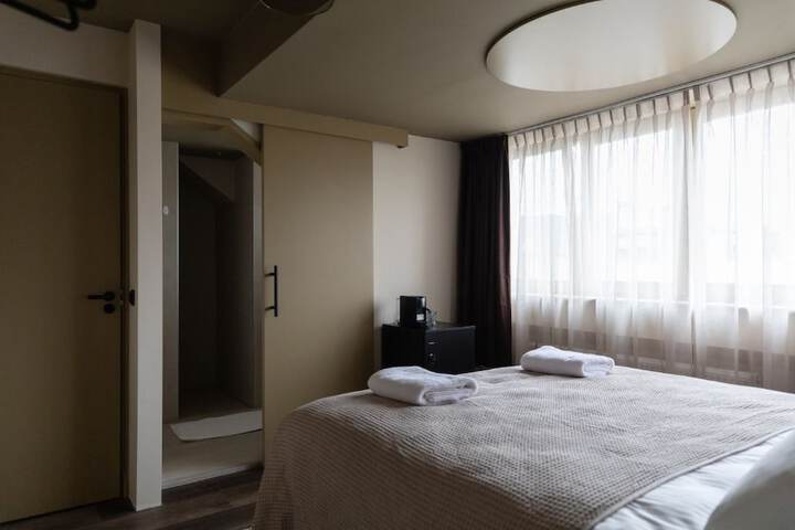 Room 9 of 39