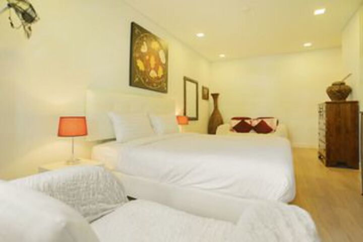 Room 33 of 80