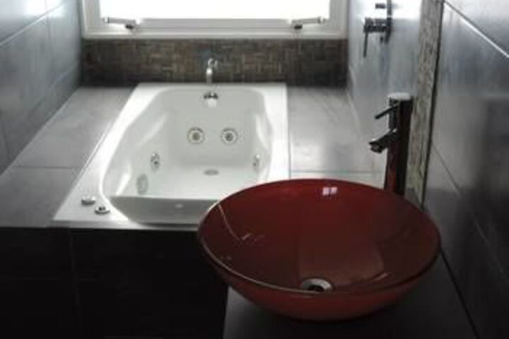 Hot Tub 10 of 19