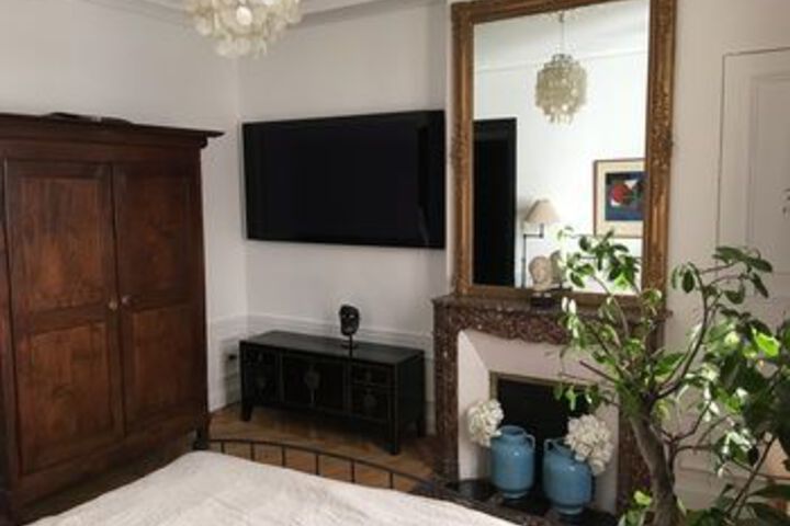 Room 5 of 16