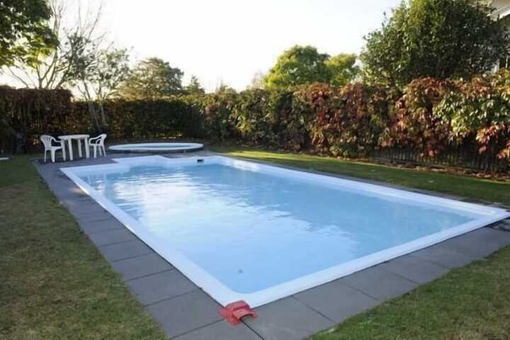 Pool 6 of 8