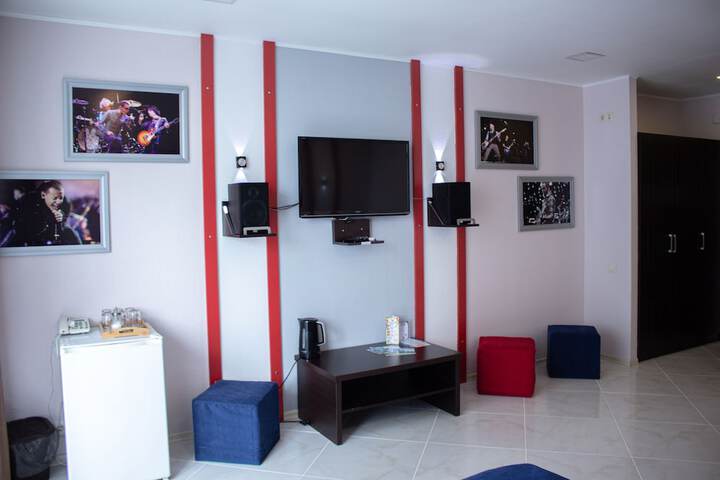 Room 11 of 101