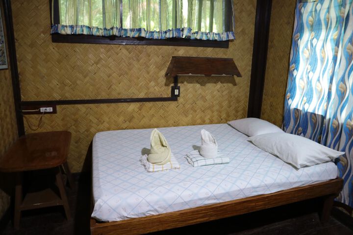 Room 8 of 102