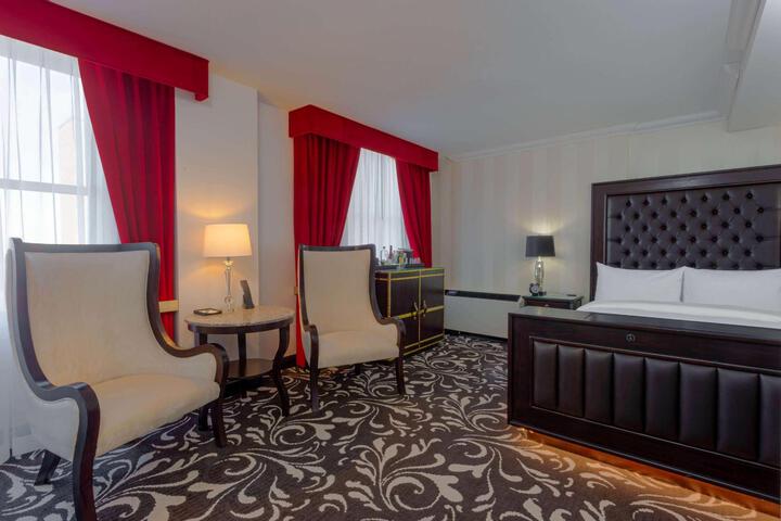 Superior Queen Bed (3 of 10)