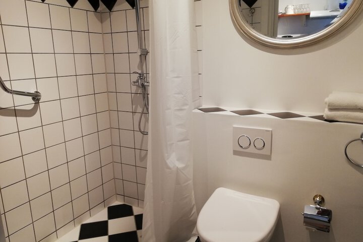 Room 46 of 84