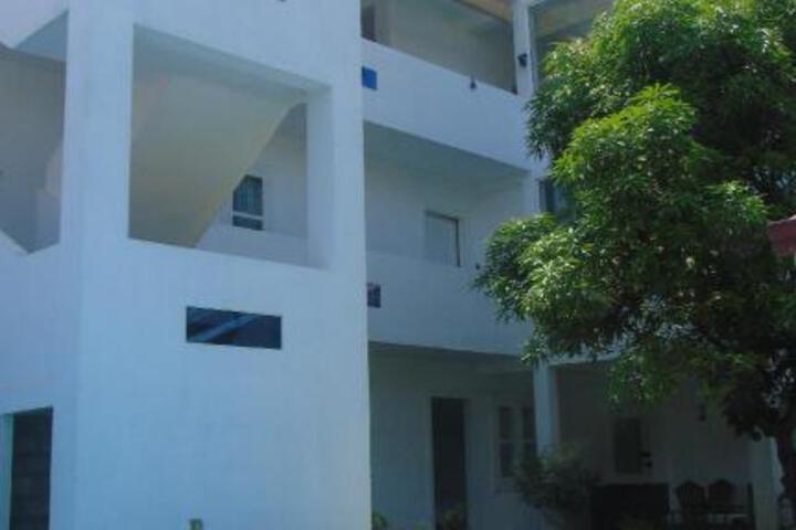 Ro Rich Hotel