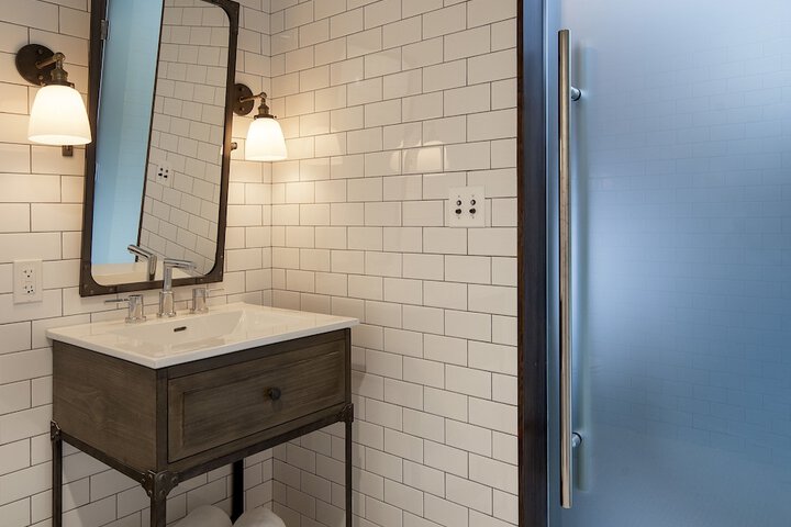 Bathroom sink