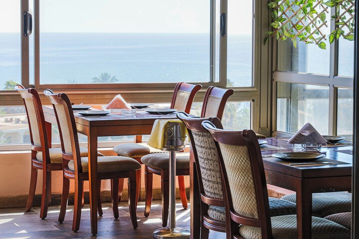 Dining 84 of 109