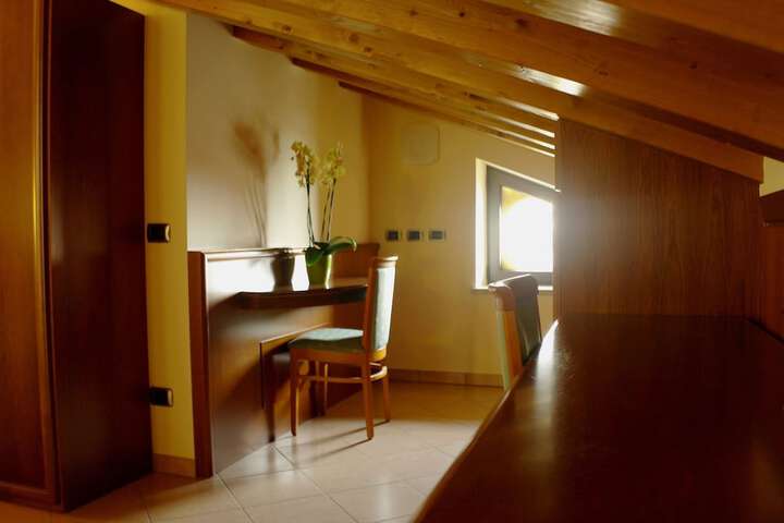 Room 16 of 74