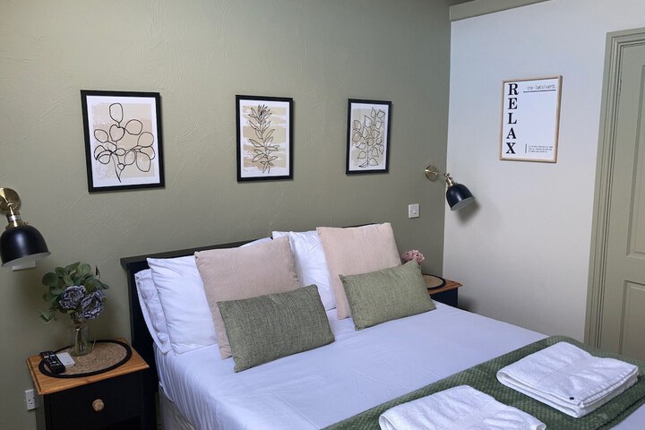 Room 5 of 28