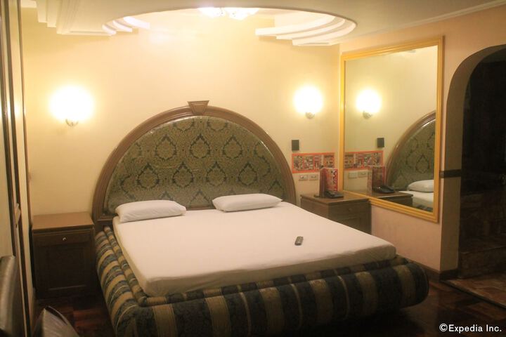 Room 12 of 27