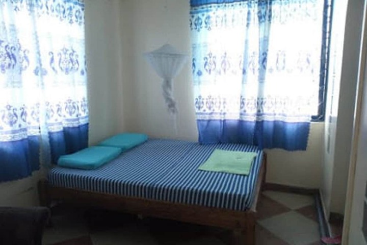 Room 8 of 9