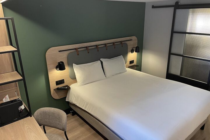 Room 15 of 50