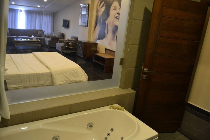 Room 27 of 52