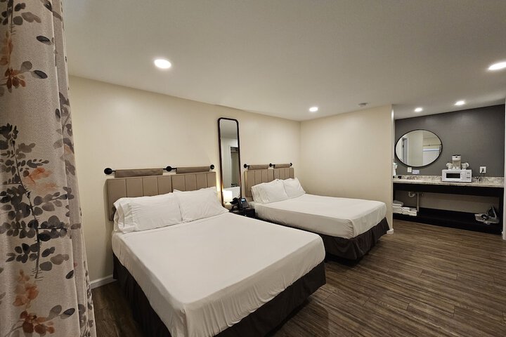 Room 9 of 25