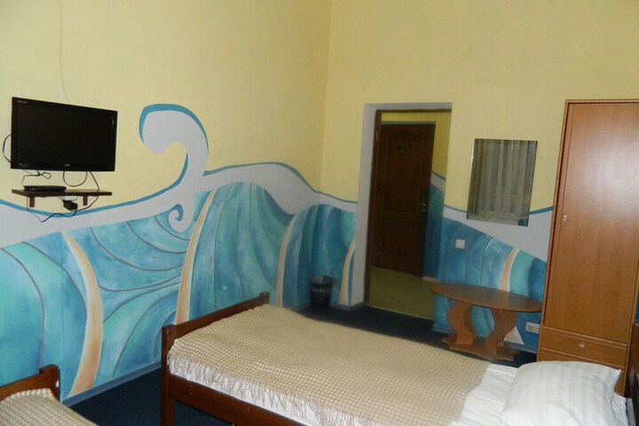 Room 10 of 42