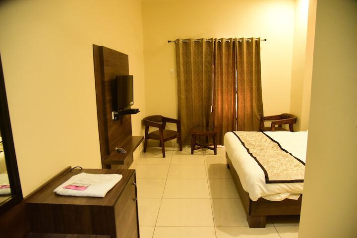 Room 6 of 128