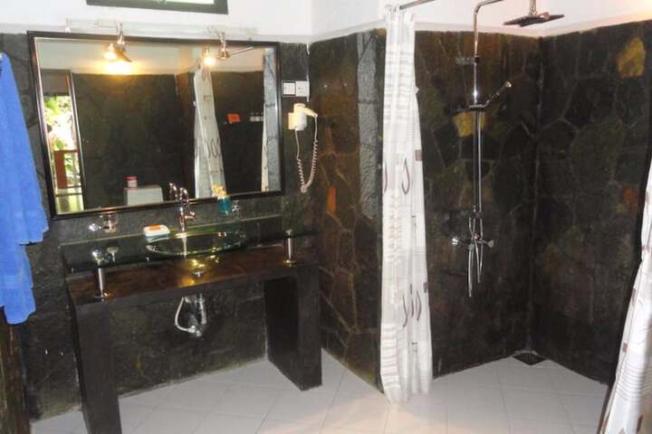 Room 33 of 52