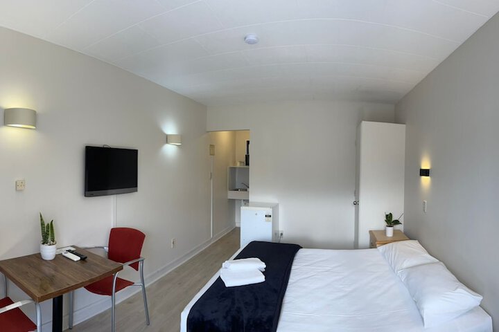 Room 2 of 13