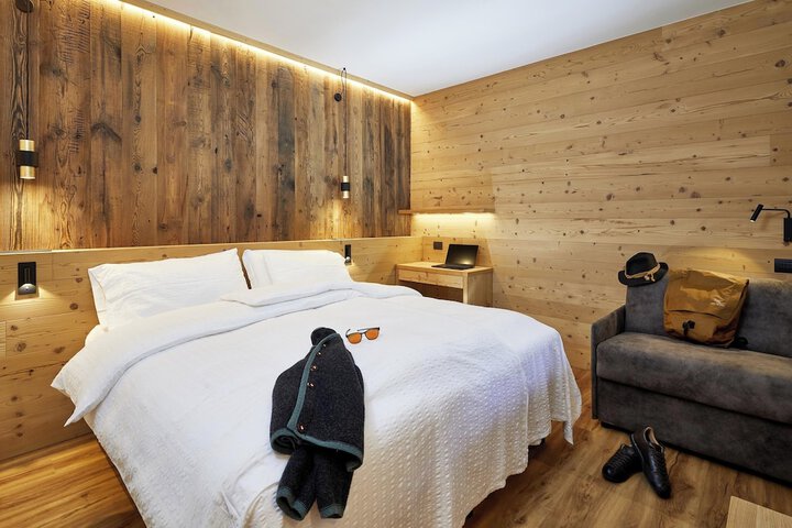 Room 3 of 61