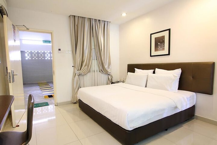 Room 14 of 29