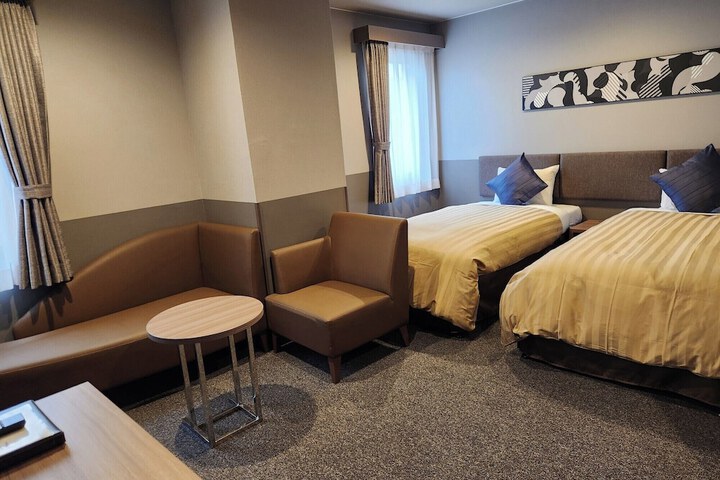 Room 10 of 29