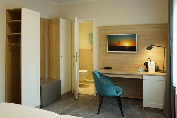 Room 33 of 72