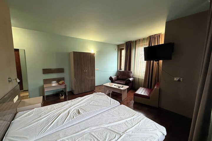 Room 6 of 55