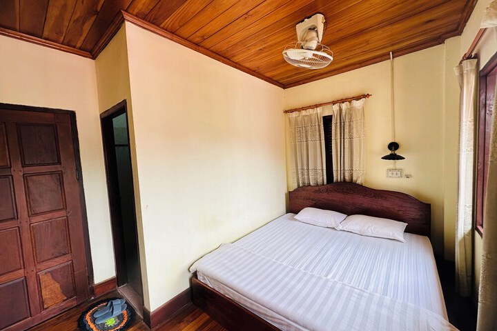 Room 32 of 60