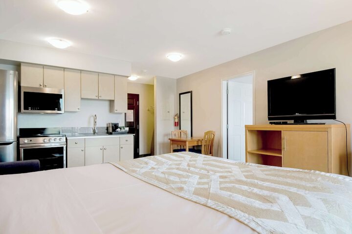 Room 10 of 60