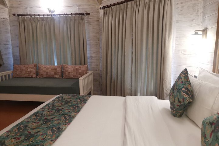 Room 5 of 32