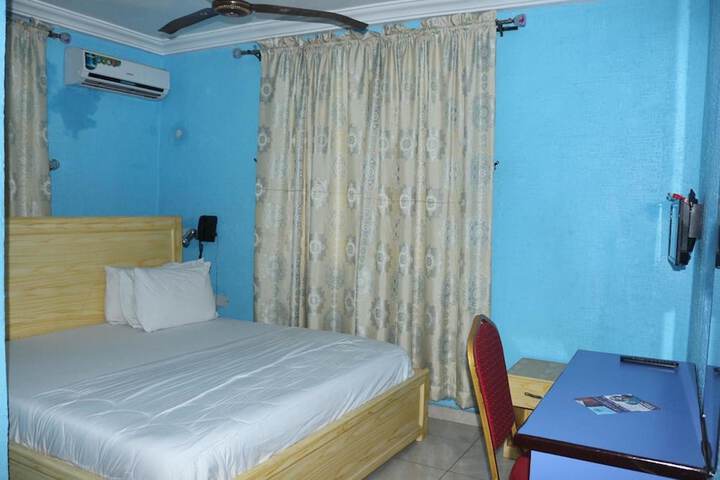 Room 6 of 19