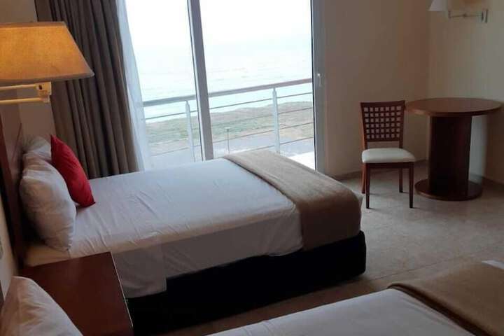 Room 7 of 16