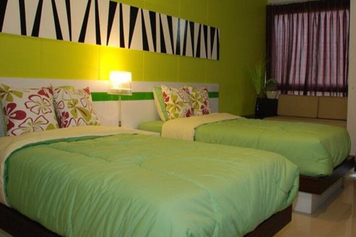 Room 6 of 19
