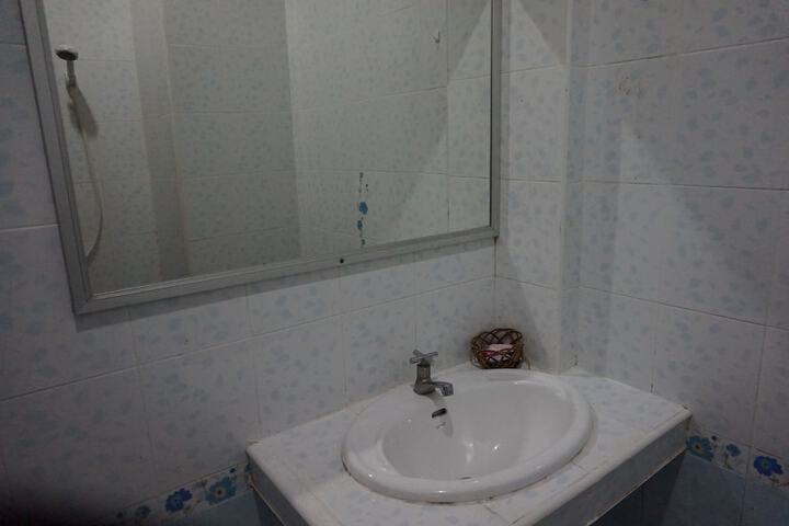 Room 27 of 32