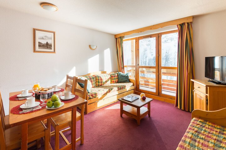 Room 11 of 28